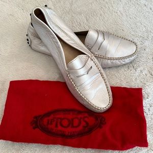 JP Tod’s size 8.5 pearl